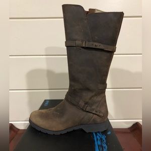 Teva brown riding boots.   Worn once.  Very cool